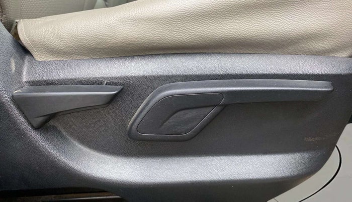 2016 Mahindra Kuv100 K8 6 STR, Petrol, Manual, 48,771 km, Driver Side Adjustment Panel