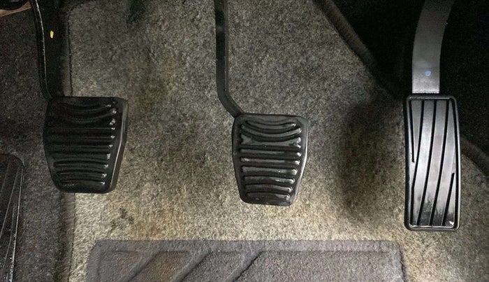 2016 Mahindra Kuv100 K8 6 STR, Petrol, Manual, 48,771 km, Pedals