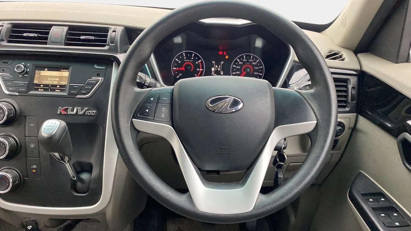 2016 Mahindra Kuv100 K8 6 STR, Petrol, Manual, 48,771 km, Steering Wheel Close Up
