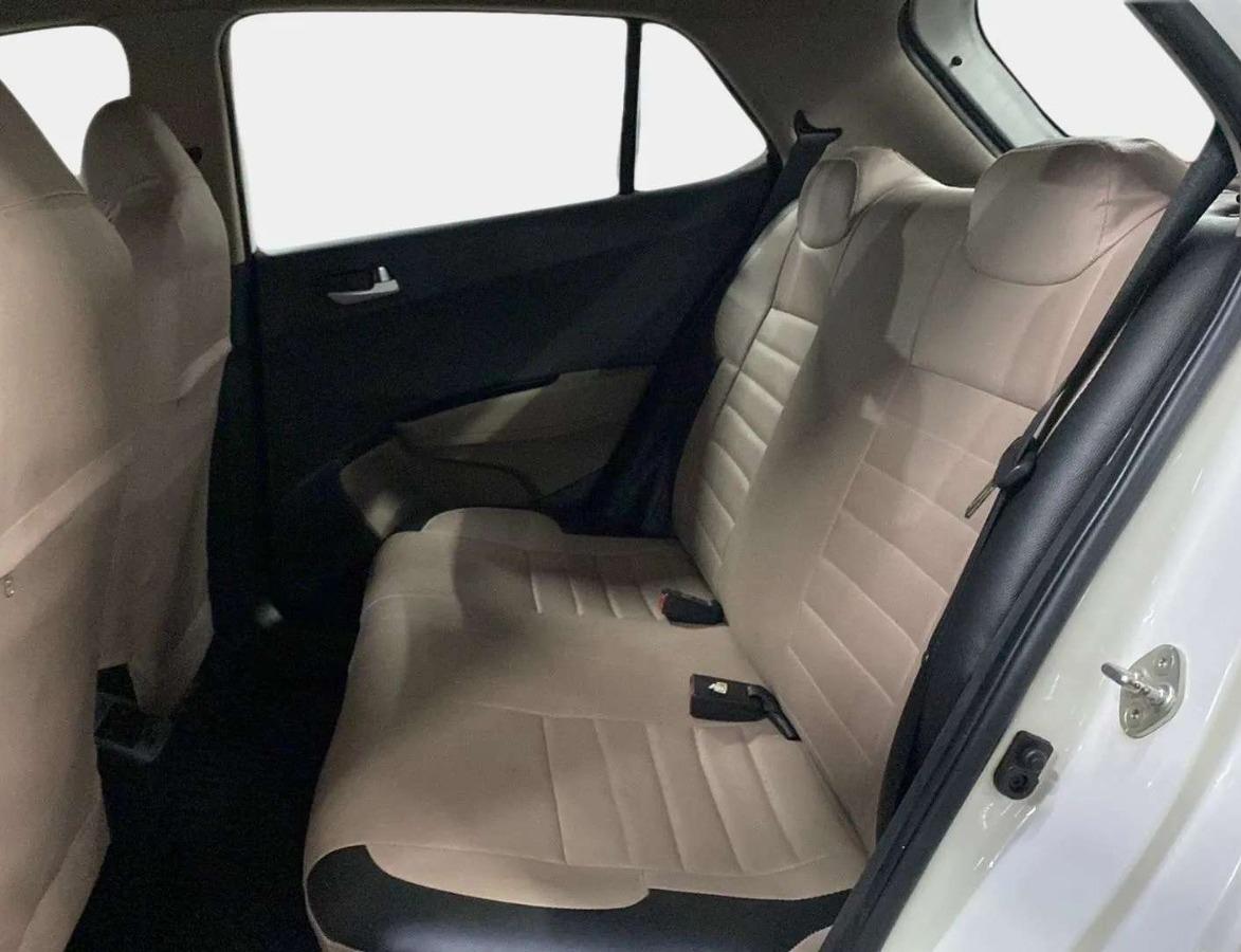 2018 Hyundai Grand i10 SPORTZ 1.2 KAPPA VTVT, CNG, Manual, 35,740 km, Right Side Rear Door Cabin