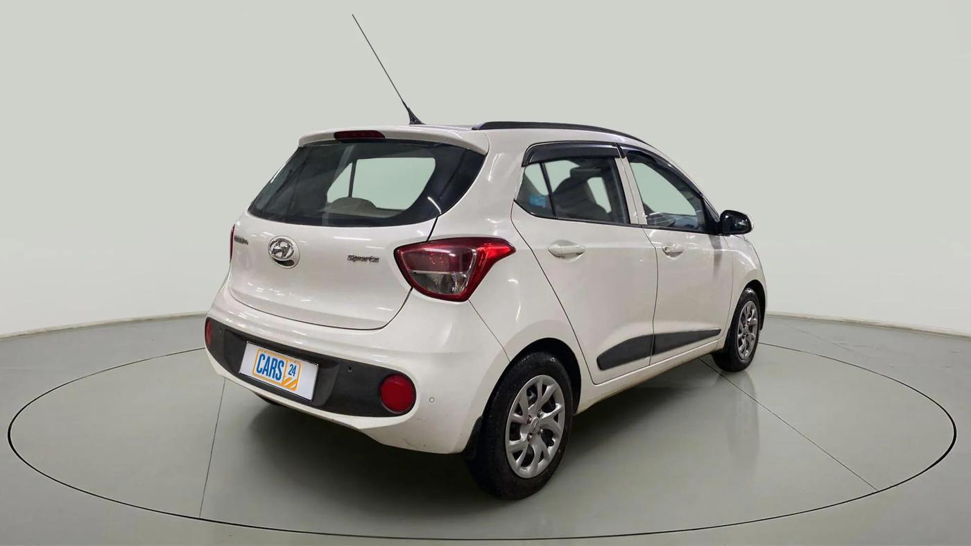 2018 Hyundai Grand i10 SPORTZ 1.2 KAPPA VTVT, CNG, Manual, 35,740 km, Right Back Diagonal