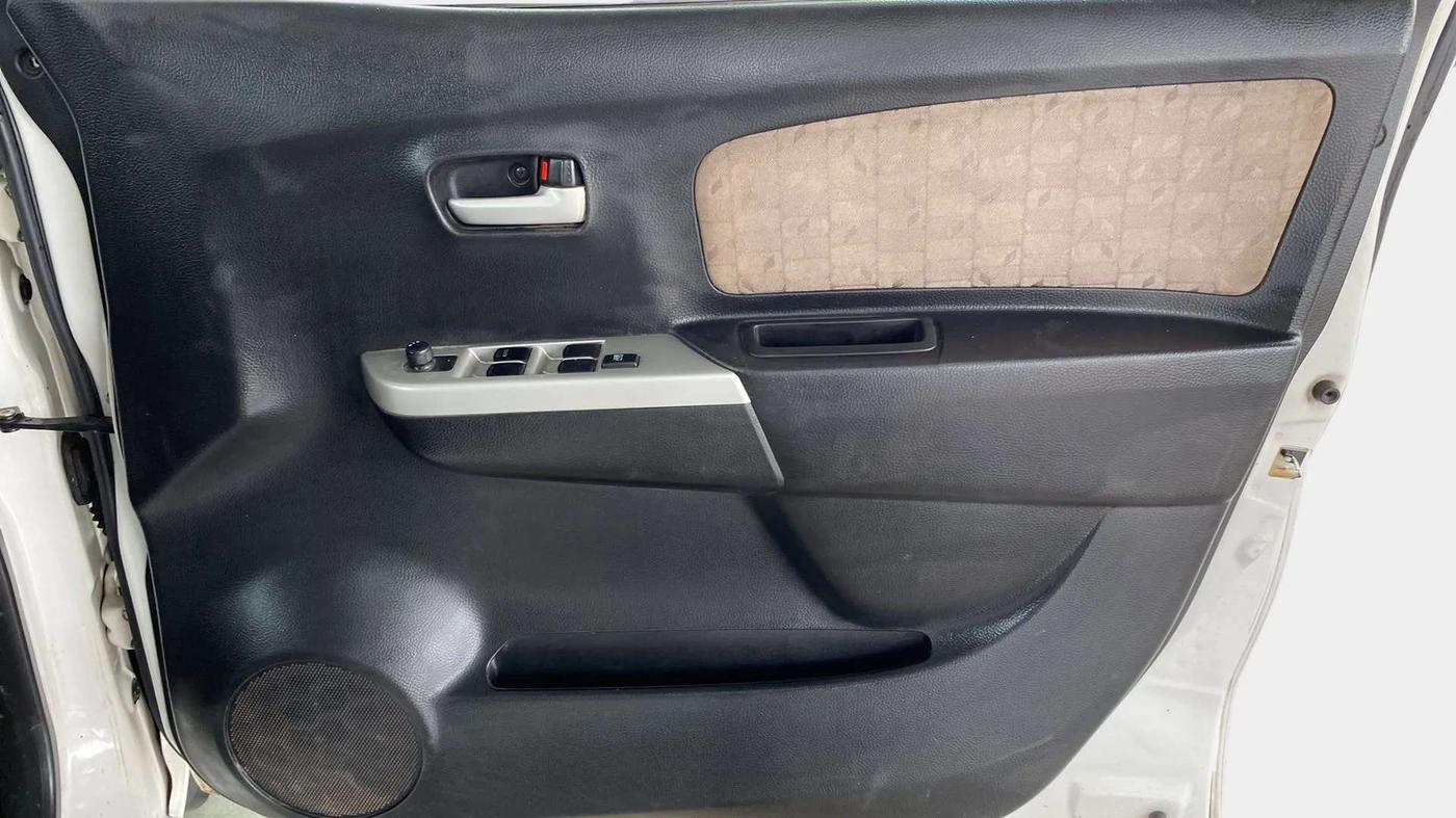 2014 Maruti Wagon R 1.0 VXI, Petrol, Manual, 44,601 km, Driver Side Door Panels Control