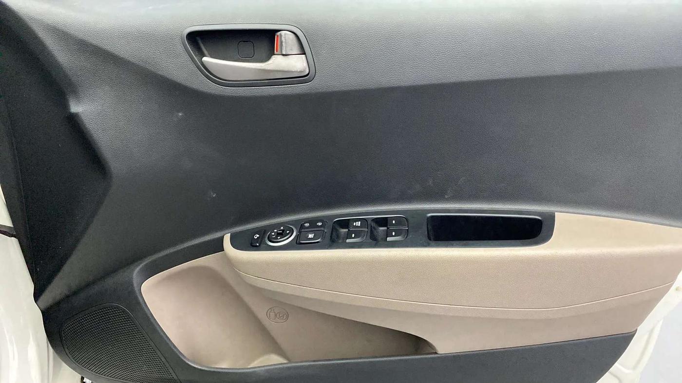 2014 Hyundai Xcent S (O) 1.2, Petrol, Manual, 56,180 km, Driver Side Door Panels Control