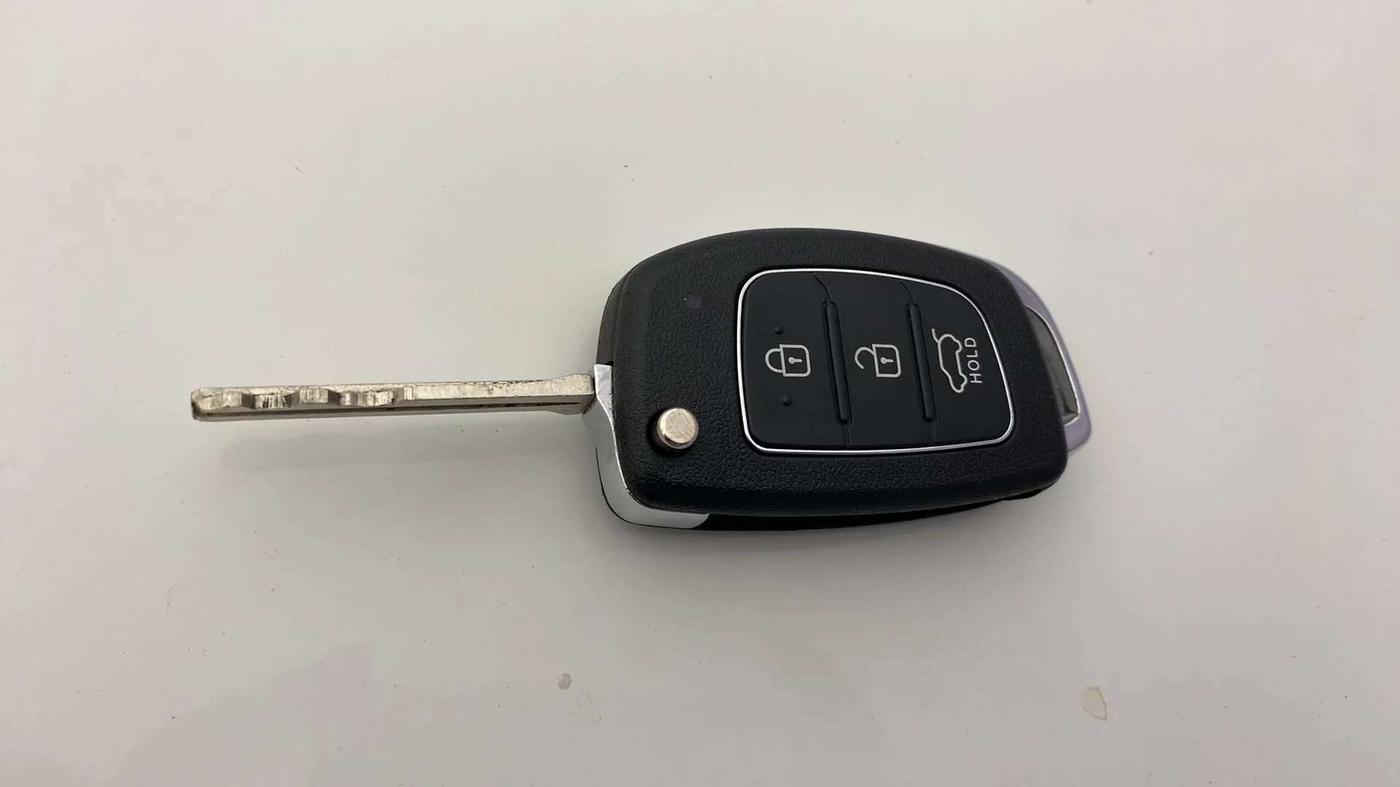 2014 Hyundai Xcent S (O) 1.2, Petrol, Manual, 56,180 km, Key Close Up