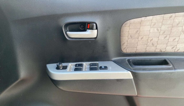 2015 Maruti Wagon R 1.0 VXI, Petrol, Manual, 43,193 km, Driver Side Door Panels Control