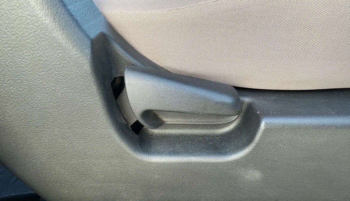 2015 Maruti Wagon R 1.0 VXI, Petrol, Manual, 43,193 km, Driver Side Adjustment Panel