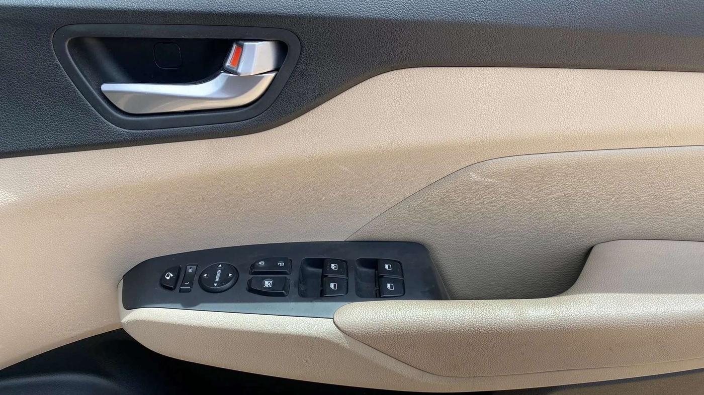 2021 Hyundai Verna SX (O)1.5 VTVT, Petrol, Manual, 32,407 km, Driver Side Door Panels Control