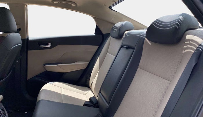 2021 Hyundai Verna SX (O)1.5 VTVT, Petrol, Manual, 32,407 km, Right Side Rear Door Cabin