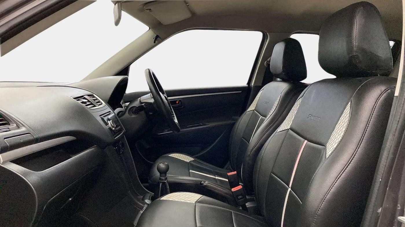 2017 Maruti Swift LXI (O), Petrol, Manual, 72,731 km, Right Side Front Door Cabin