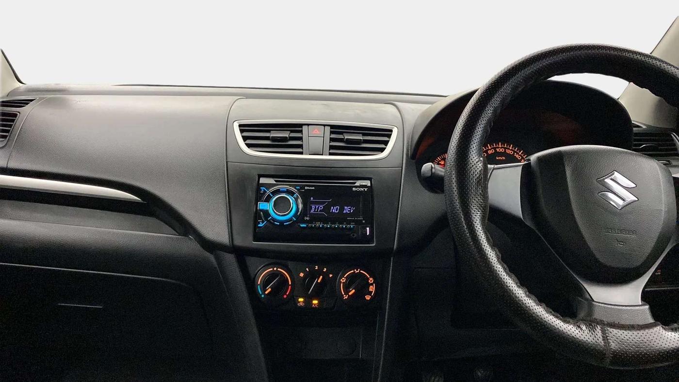 2017 Maruti Swift LXI (O), Petrol, Manual, 72,731 km, Air Conditioner