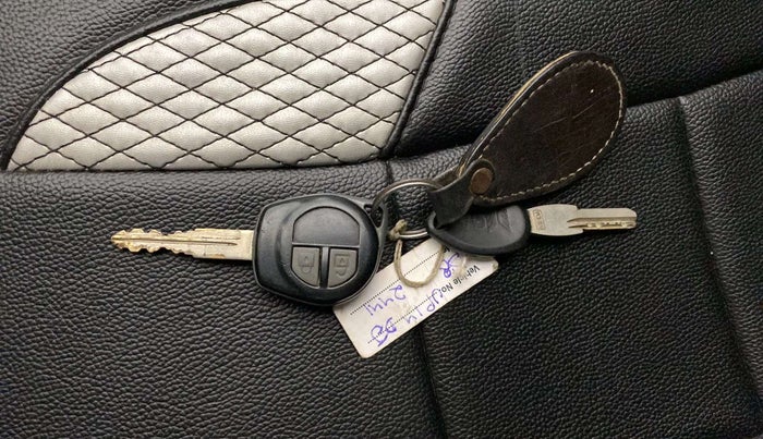 2017 Maruti Swift LXI (O), Petrol, Manual, 72,731 km, Key Close Up