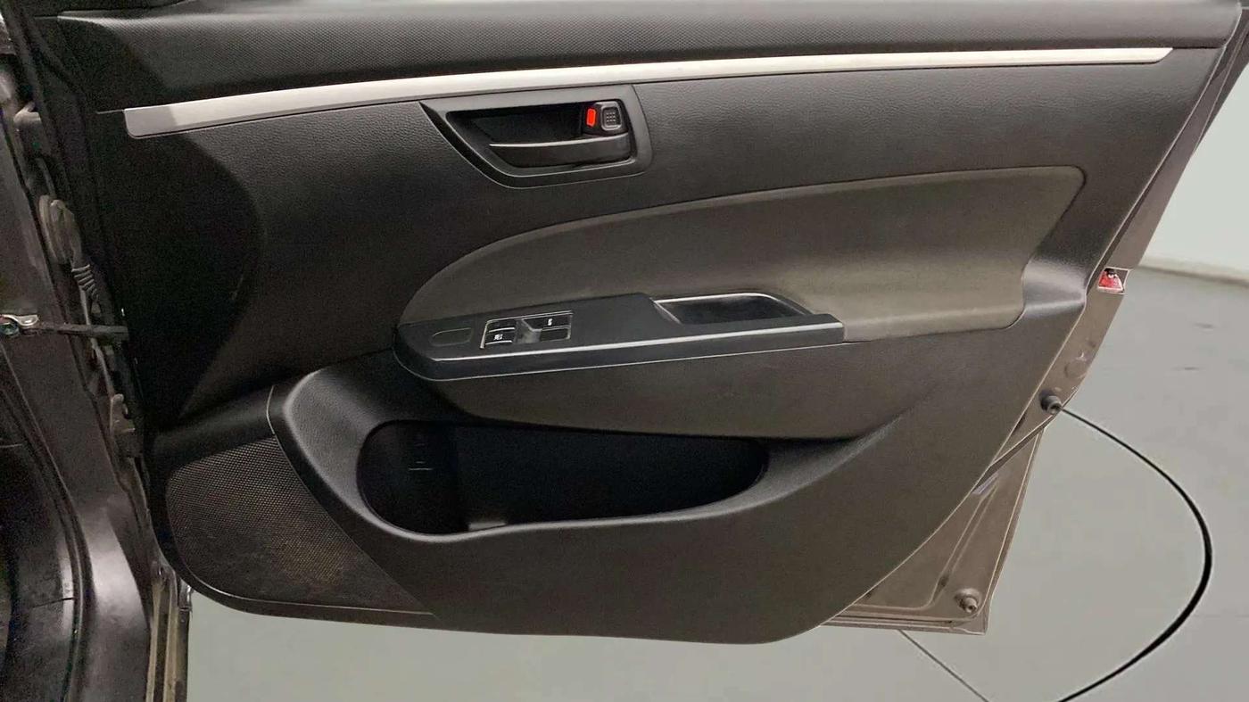 2017 Maruti Swift LXI (O), Petrol, Manual, 72,731 km, Driver Side Door Panels Control