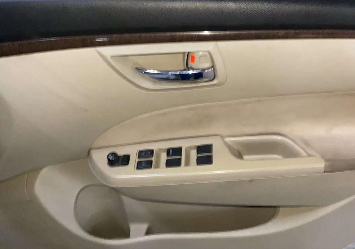 2016 Maruti Swift Dzire VXI, Petrol, Manual, 24,667 km, Driver Side Door Panels Control