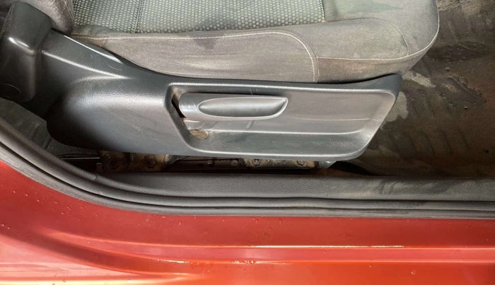 2014 Volkswagen Polo COMFORTLINE 1.2L, Petrol, Manual, 77,918 km, Driver Side Adjustment Panel