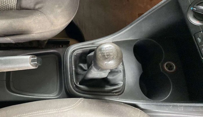 2014 Volkswagen Polo COMFORTLINE 1.2L, Petrol, Manual, 77,918 km, Gear Lever