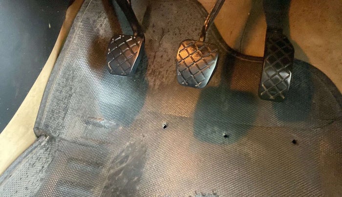 2014 Volkswagen Polo COMFORTLINE 1.2L, Petrol, Manual, 77,918 km, Pedals