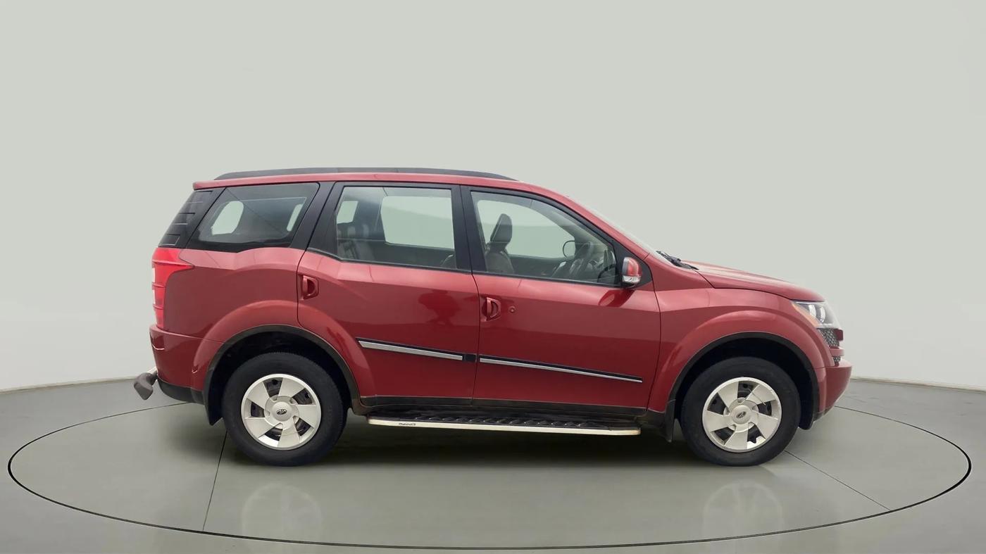 2015 Mahindra XUV500 W6, Diesel, Manual, 70,308 km, Right Side View