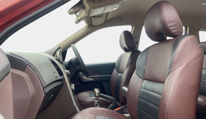 2015 Mahindra XUV500 W6, Diesel, Manual, 70,308 km, Right Side Front Door Cabin