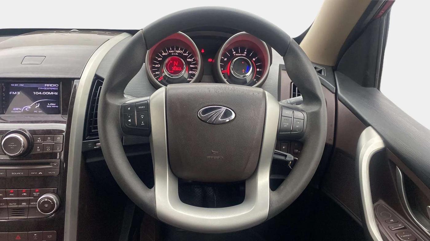 2015 Mahindra XUV500 W6, Diesel, Manual, 70,308 km, Steering Wheel Close Up