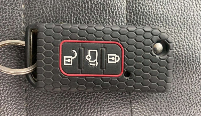 2015 Mahindra XUV500 W6, Diesel, Manual, 70,308 km, Key Close Up