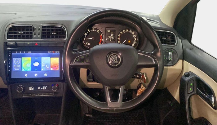 2016 Skoda Rapid STYLE 1.6 MPI, Petrol, Manual, 72,688 km, Steering Wheel Close Up