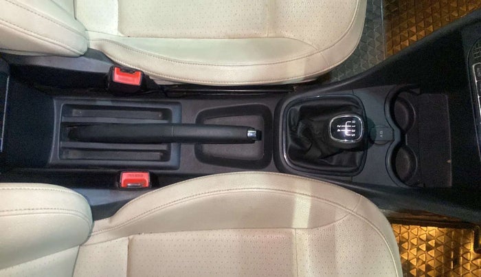 2016 Skoda Rapid STYLE 1.6 MPI, Petrol, Manual, 72,688 km, Gear Lever