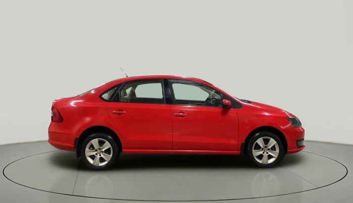 2016 Skoda Rapid STYLE 1.6 MPI, Petrol, Manual, 72,688 km, Right Side View
