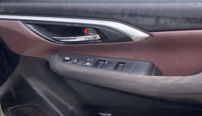 2023 Maruti Grand Vitara DELTA SMART HYBRID, Petrol, Manual, 33,016 km, Driver Side Door Panels Control