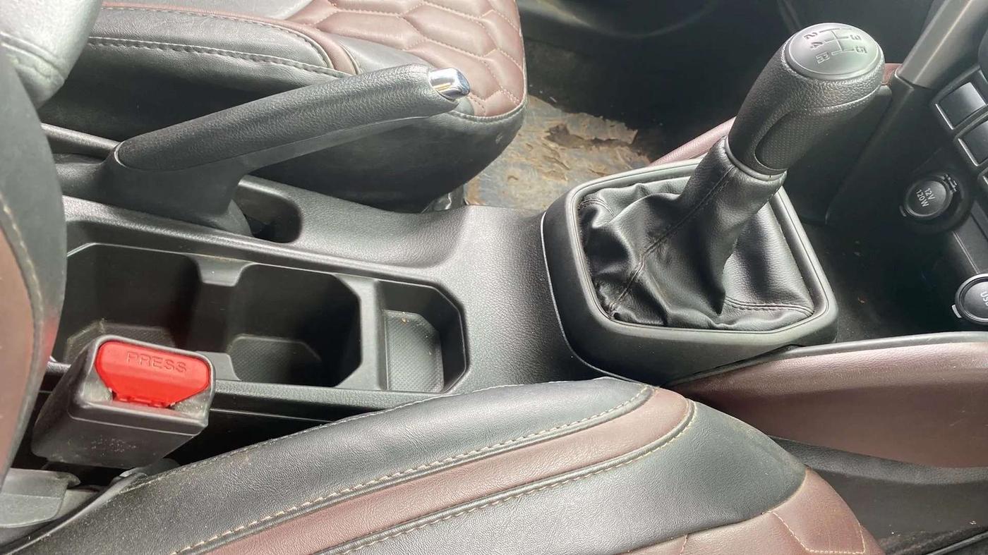 2023 Maruti Grand Vitara DELTA SMART HYBRID, Petrol, Manual, 33,016 km, Gear Lever