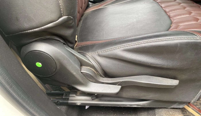 2023 Maruti Grand Vitara DELTA SMART HYBRID, Petrol, Manual, 33,016 km, Driver Side Adjustment Panel