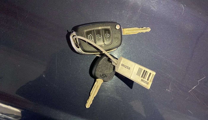 2021 Hyundai VENUE S 1.2, Petrol, Manual, 18,365 km, Key Close Up