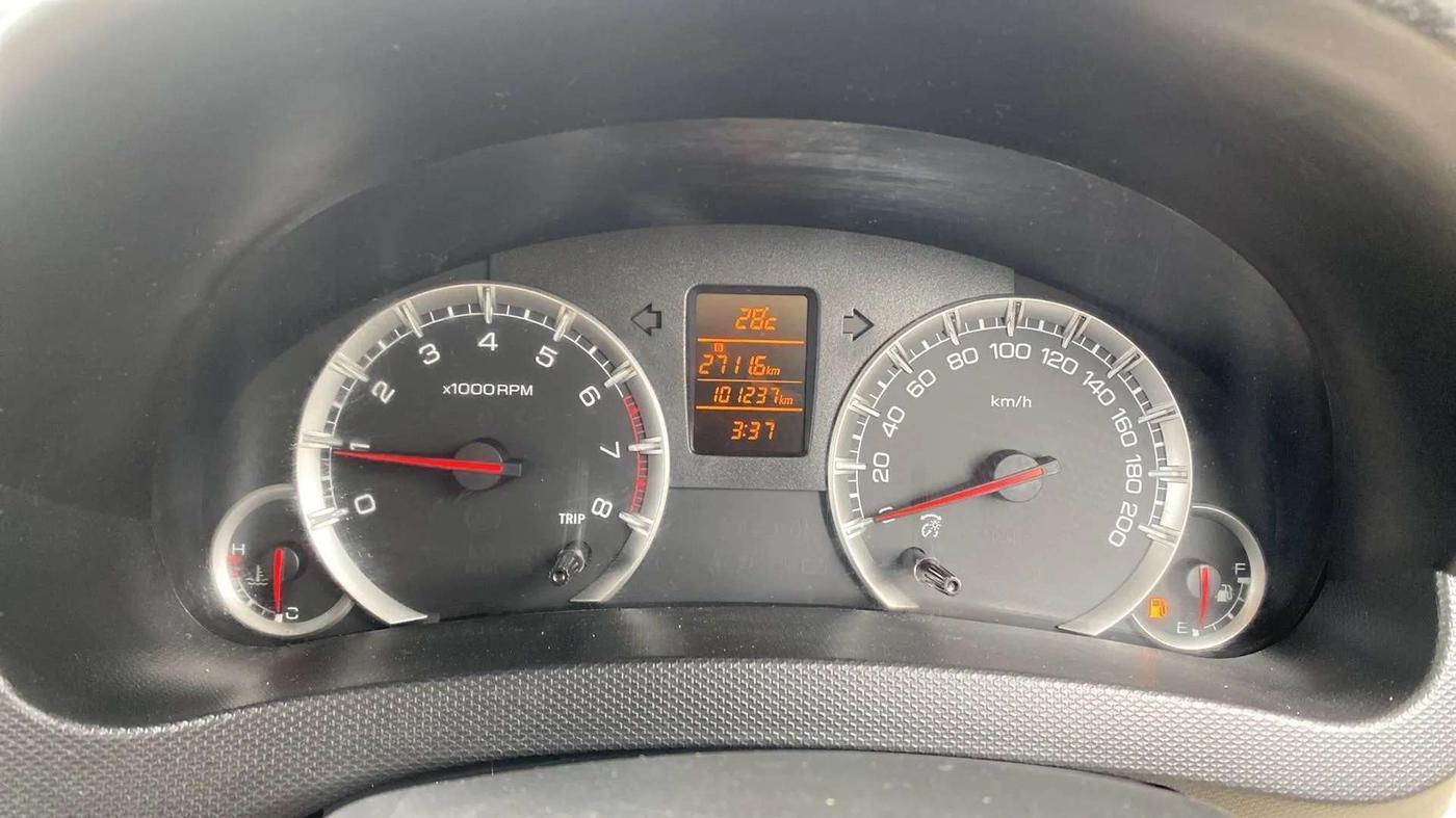 2017 Maruti Swift Dzire ZXI, Petrol, Manual, 1,01,338 km, Odometer Image