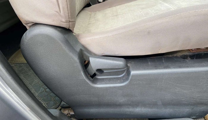 2015 Maruti Wagon R 1.0 VXI, Petrol, Manual, 69,285 km, Driver Side Adjustment Panel