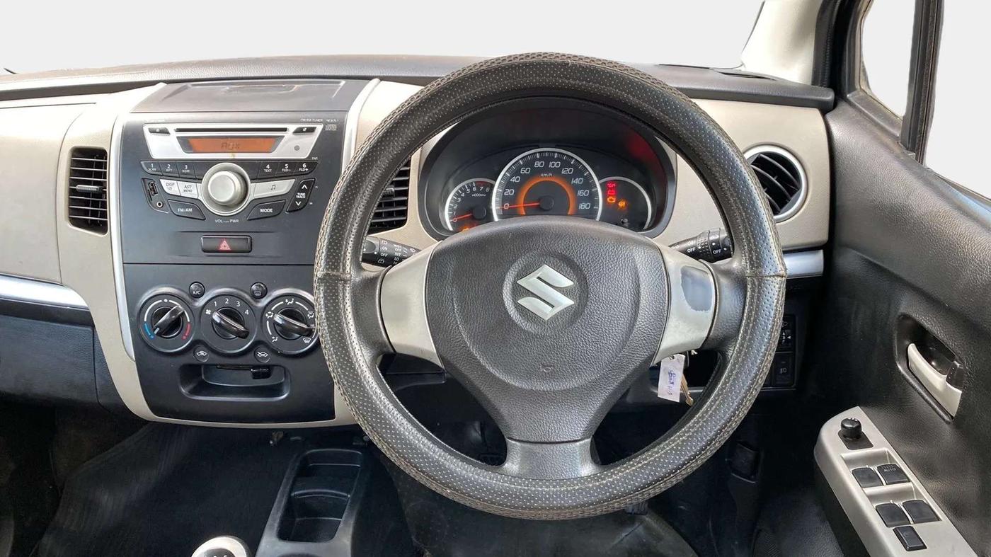 2015 Maruti Wagon R 1.0 VXI, Petrol, Manual, 69,285 km, Steering Wheel Close Up