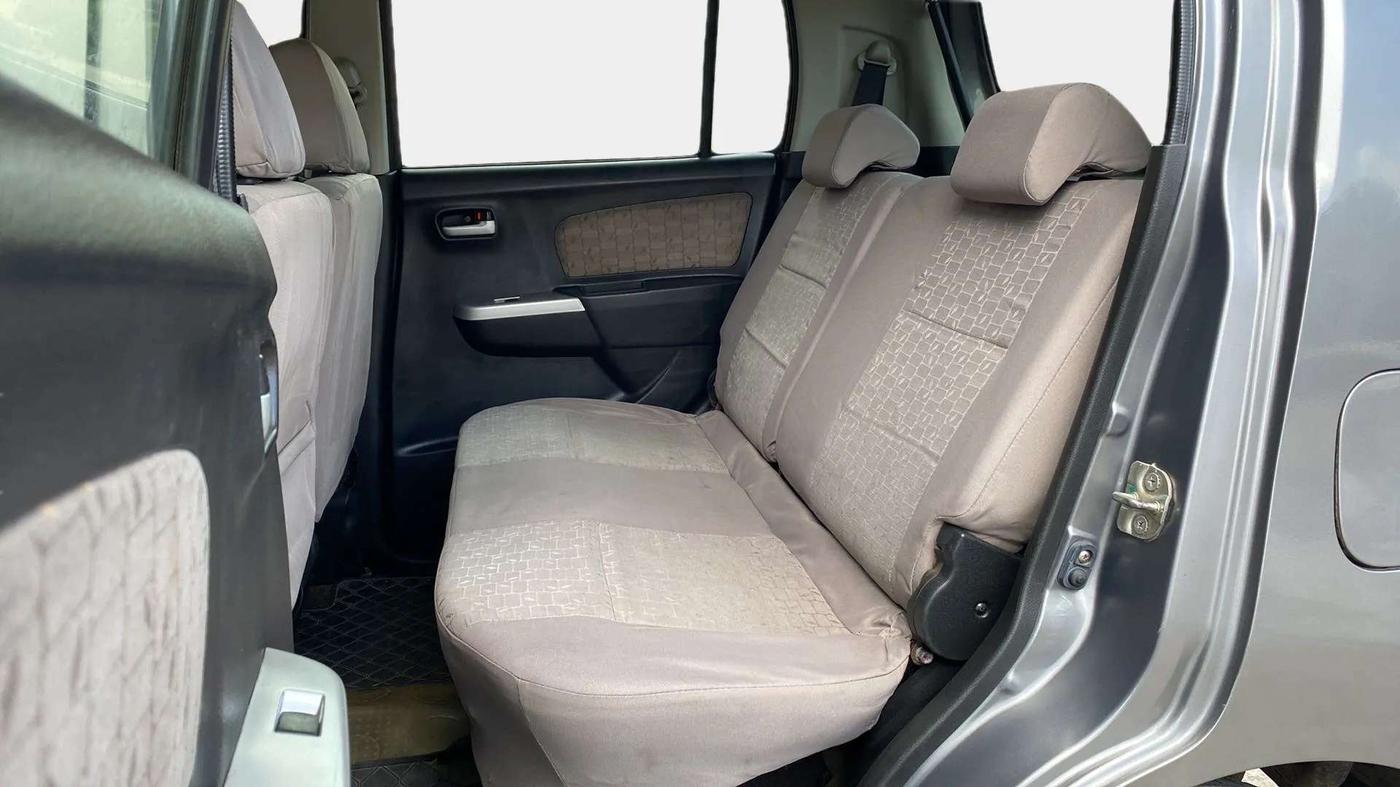 2015 Maruti Wagon R 1.0 VXI, Petrol, Manual, 69,285 km, Right Side Rear Door Cabin