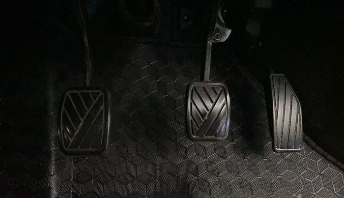 2022 Maruti Celerio VXI CNG, CNG, Manual, 32,908 km, Pedals