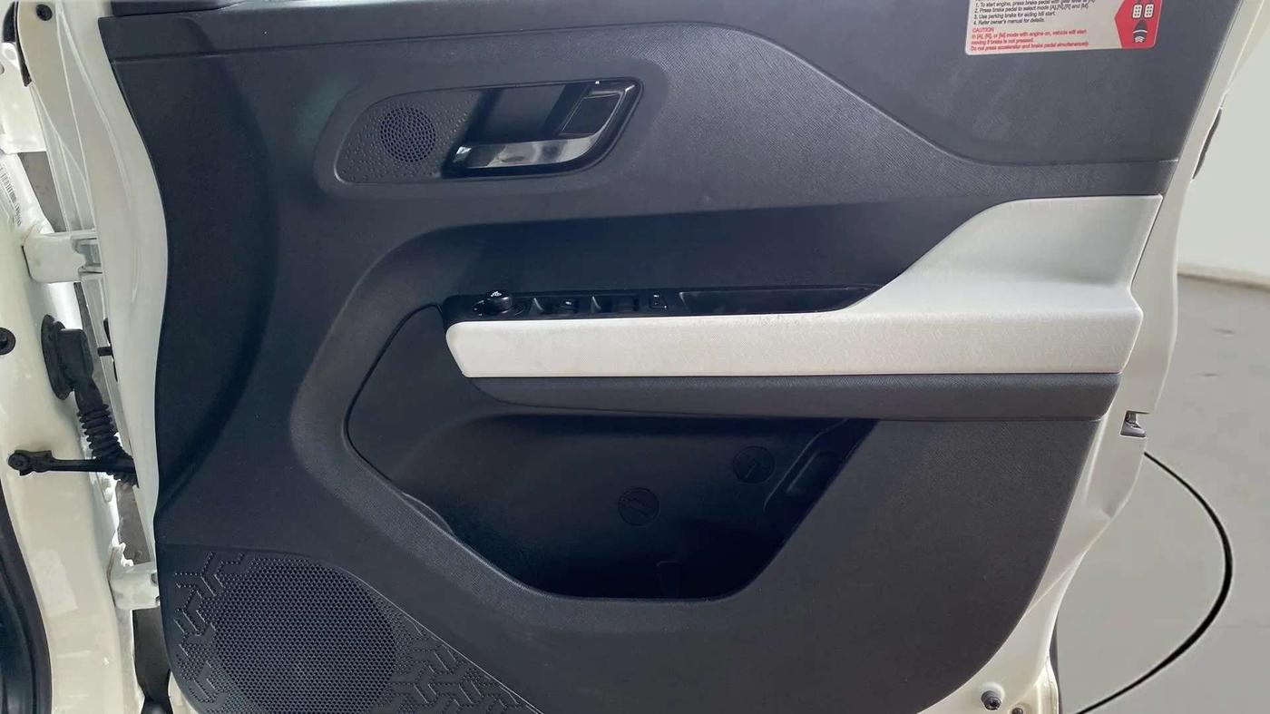 2023 Tata PUNCH ACCOMPLISHED DAZZLE PACK AMT, Petrol, Automatic, 4,029 km, Driver Side Door Panels Control