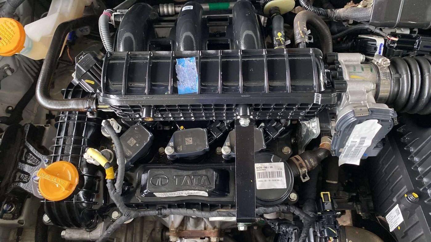 2023 Tata PUNCH ACCOMPLISHED DAZZLE PACK AMT, Petrol, Automatic, 4,029 km, Open Bonet