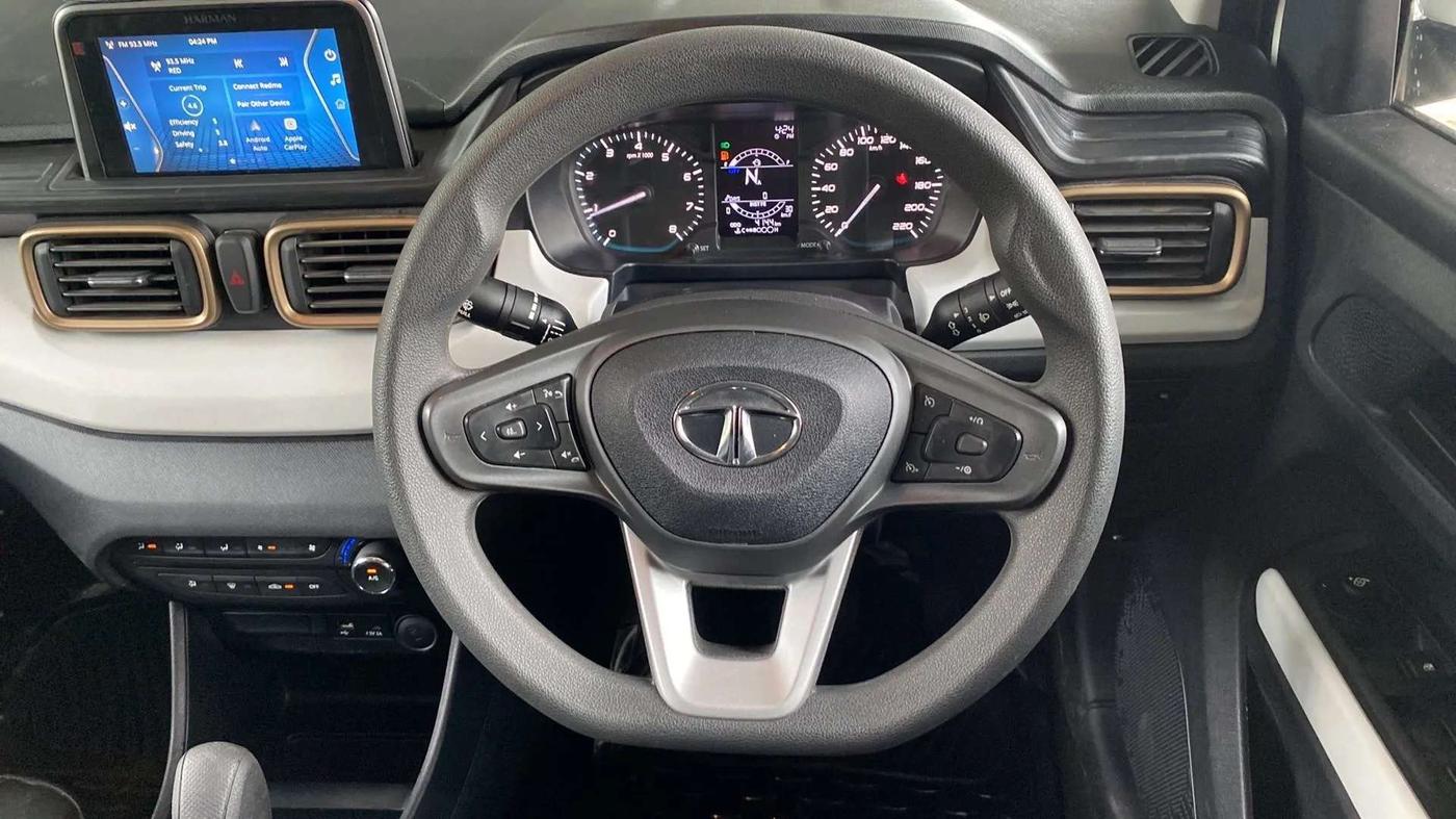 2023 Tata PUNCH ACCOMPLISHED DAZZLE PACK AMT, Petrol, Automatic, 4,029 km, Steering Wheel Close Up