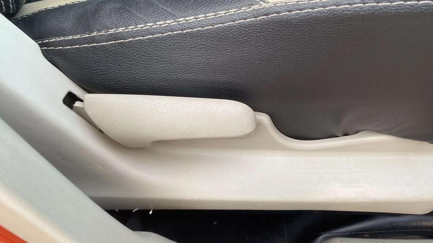 2019 Maruti Celerio VXI (O) CNG, CNG, Manual, 38,787 km, Driver Side Adjustment Panel