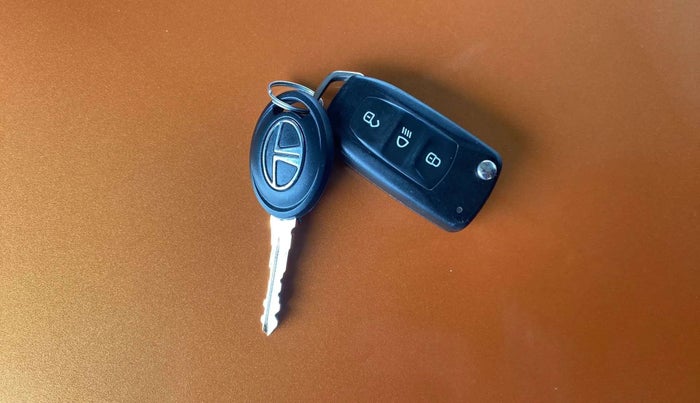 2018 Tata Tiago XT PETROL, Petrol, Manual, 56,670 km, Key Close Up