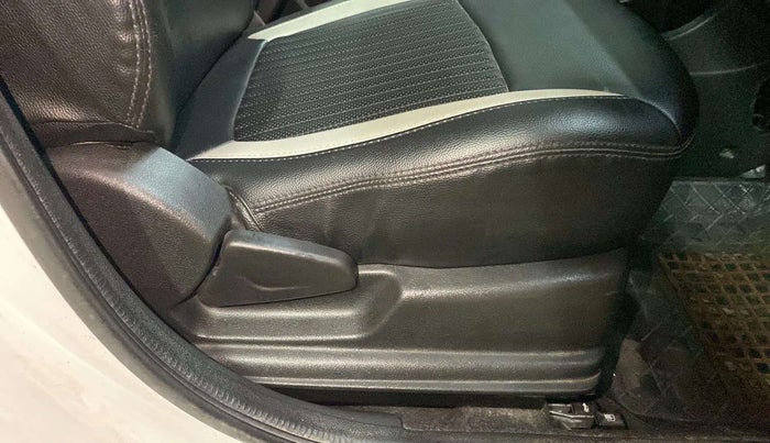 2019 Renault Kwid RXT 1.0 (O), Petrol, Manual, 13,397 km, Driver Side Adjustment Panel