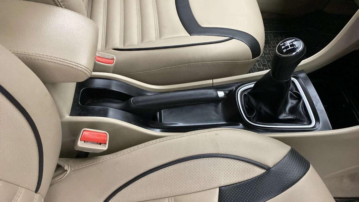 2016 Maruti Ciaz VXI+, Petrol, Manual, 24,583 km, Gear Lever