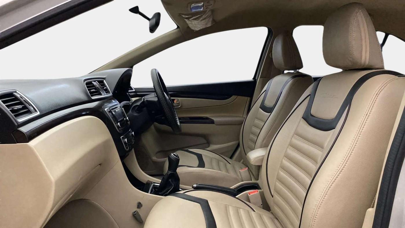 2016 Maruti Ciaz VXI+, Petrol, Manual, 24,583 km, Right Side Front Door Cabin