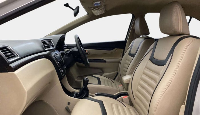 2016 Maruti Ciaz VXI+, Petrol, Manual, 24,583 km, Right Side Front Door Cabin