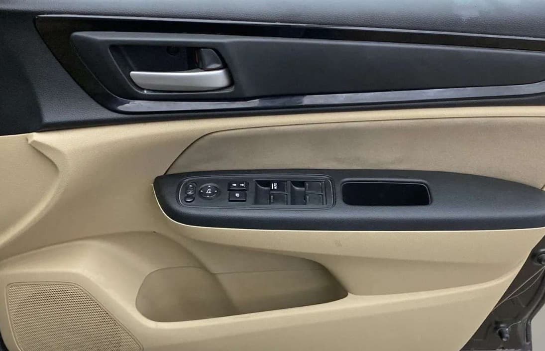 2019 Honda Amaze 1.2L I-VTEC S, Petrol, Manual, 27,356 km, Driver Side Door Panels Control