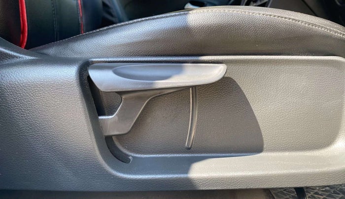 2016 Volkswagen Polo COMFORTLINE 1.2L, Petrol, Manual, 81,452 km, Driver Side Adjustment Panel