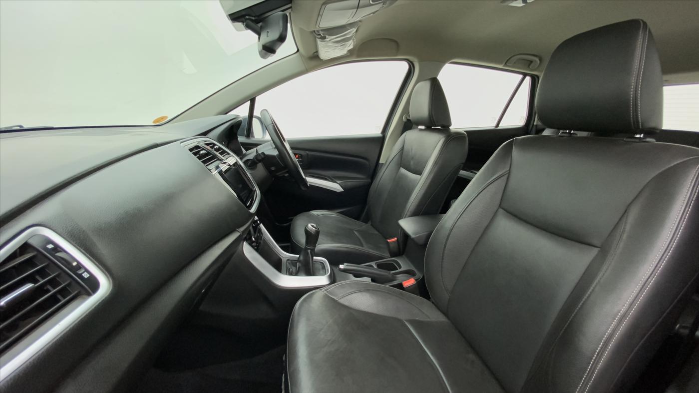 2020 Maruti S Cross ALPHA 1.5 SMART HYBRID, Petrol, Manual, 13,516 km, Right Side Front Door Cabin