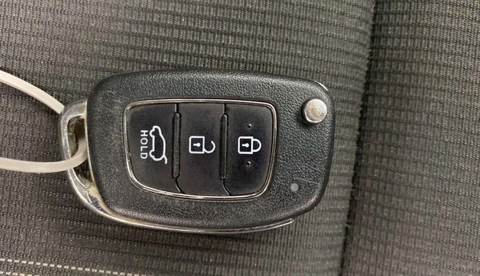 2019 Hyundai VENUE S 1.2, Petrol, Manual, 30,713 km, Key Close Up