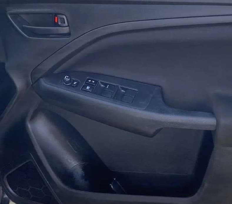 2022 Maruti BREZZA VXI SMART HYBRID, Petrol, Manual, 23,201 km, Driver Side Door Panels Control